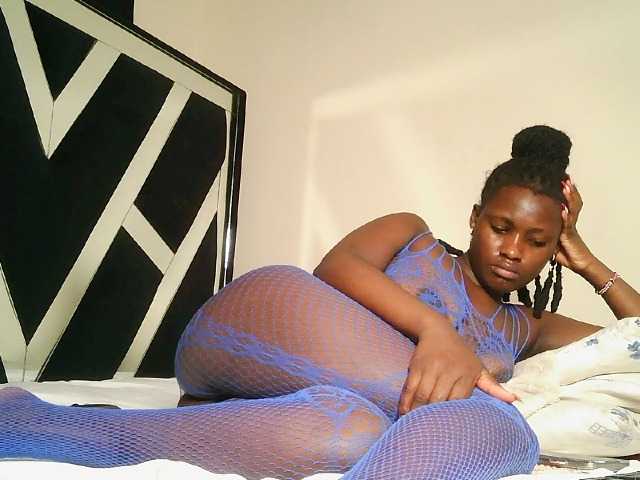 Oliviablue live cam on BongaCams