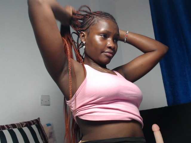Oliviablue live cam on BongaCams