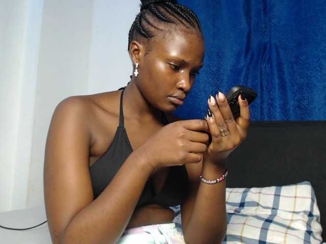Oliviablue live cam on BongaCams