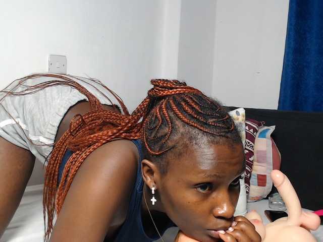 Oliviablue live cam on BongaCams