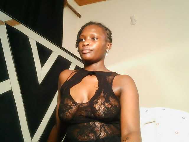 Oliviablue live cam on BongaCams