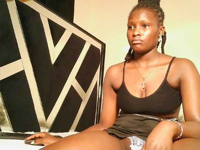 Oliviablue live cam on BongaCams