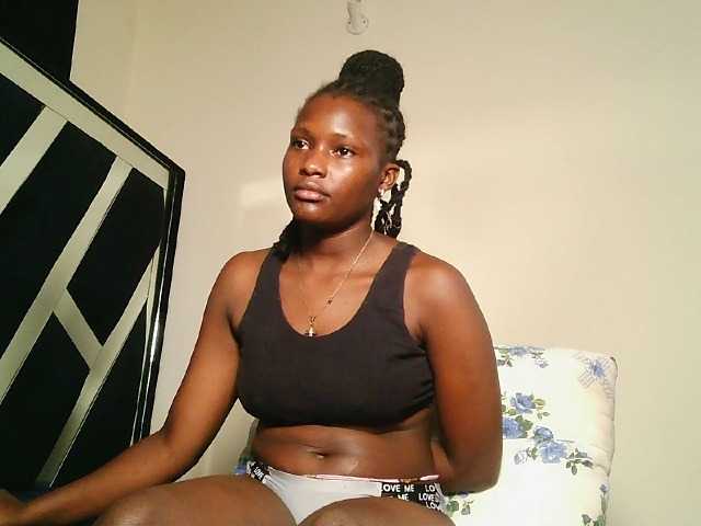 Oliviablue live cam on BongaCams