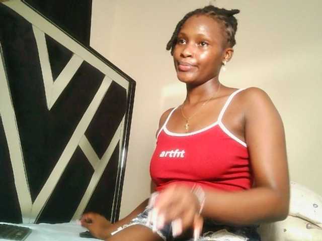 Oliviablue live cam on BongaCams