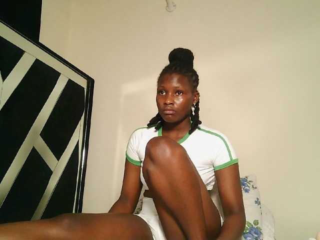 Oliviablue live cam on BongaCams