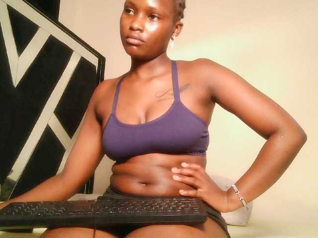 Oliviablue live cam on BongaCams