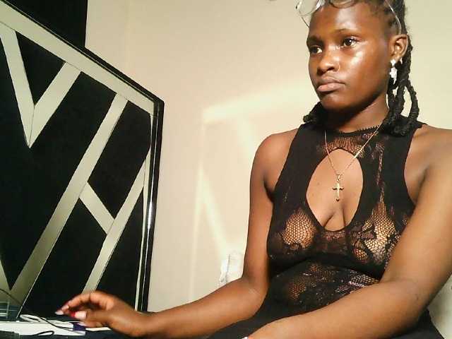 Oliviablue live cam on BongaCams