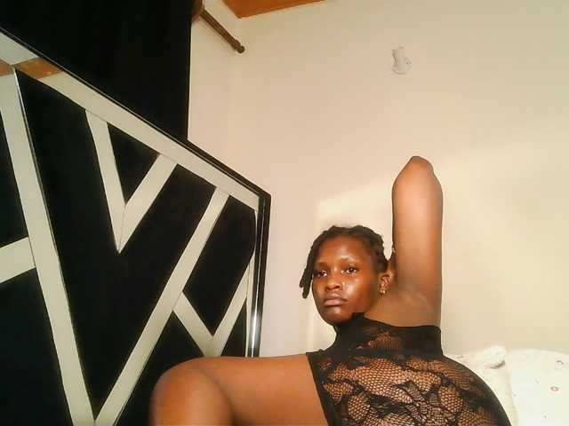 Oliviablue live cam on BongaCams