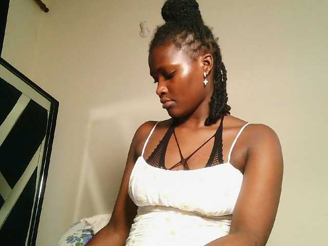 Oliviablue live cam on BongaCams