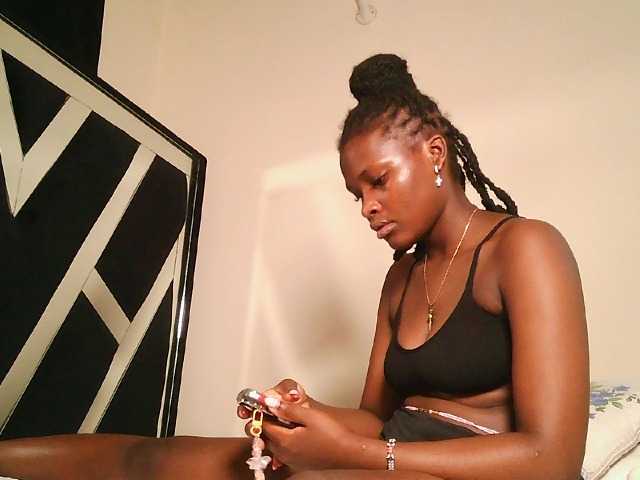 Oliviablue live cam on BongaCams