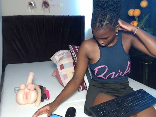 Oliviablue live cam on BongaCams