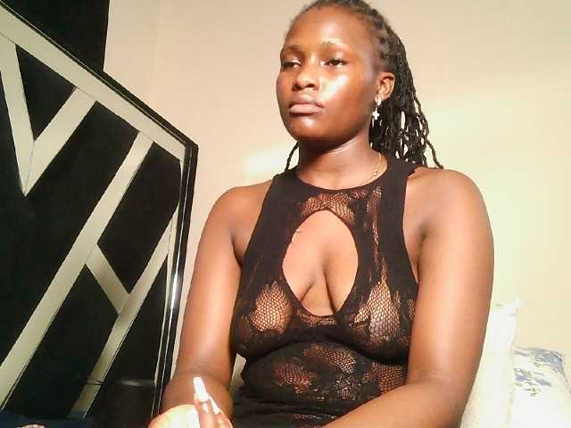 Oliviablue live cam on BongaCams