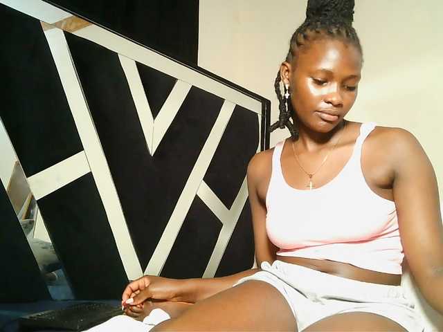 Oliviablue live cam on BongaCams