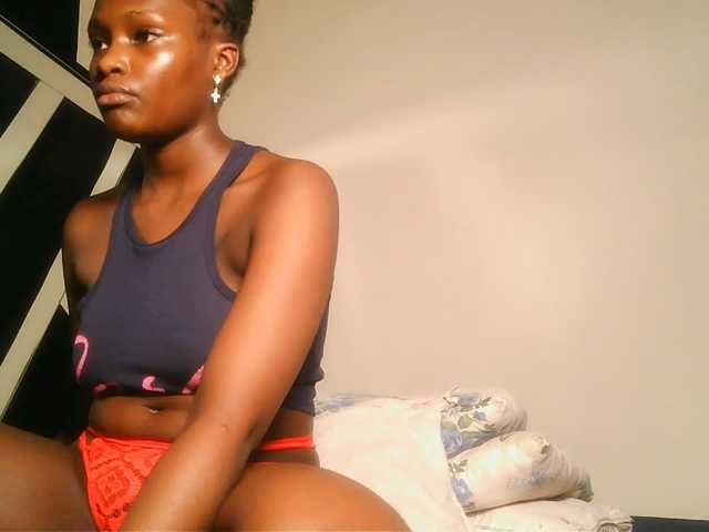 Oliviablue live cam on BongaCams