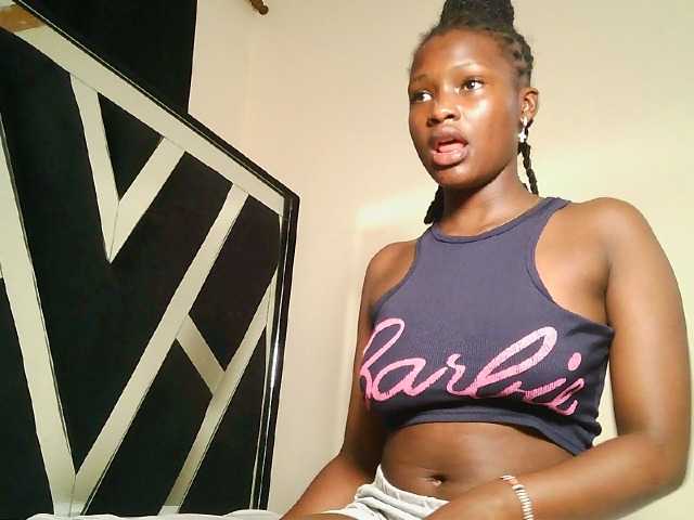 Oliviablue live cam on BongaCams