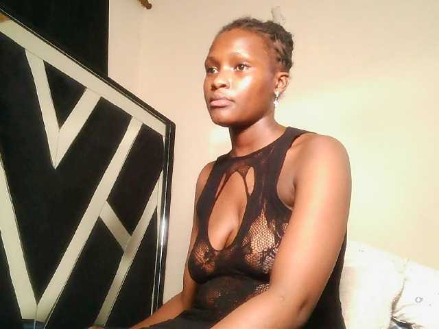 Oliviablue live cam on BongaCams