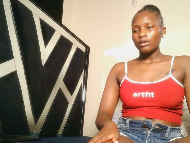 Oliviablue live cam on BongaCams