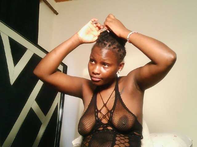 Oliviablue live cam on BongaCams