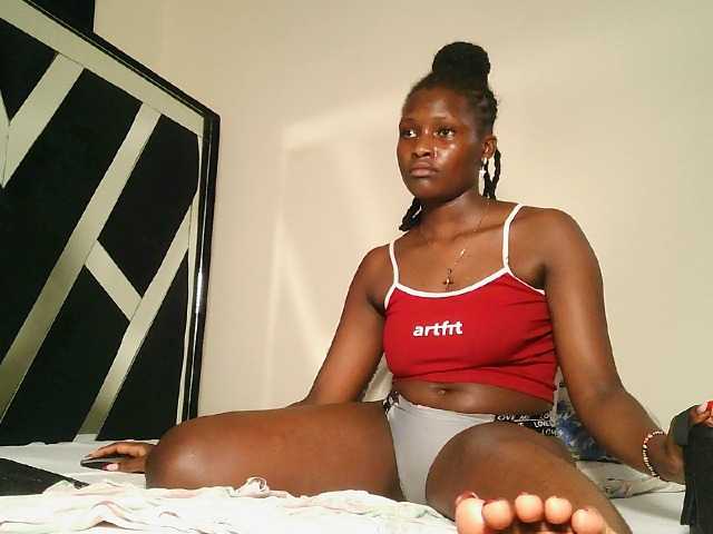 Oliviablue live cam on BongaCams