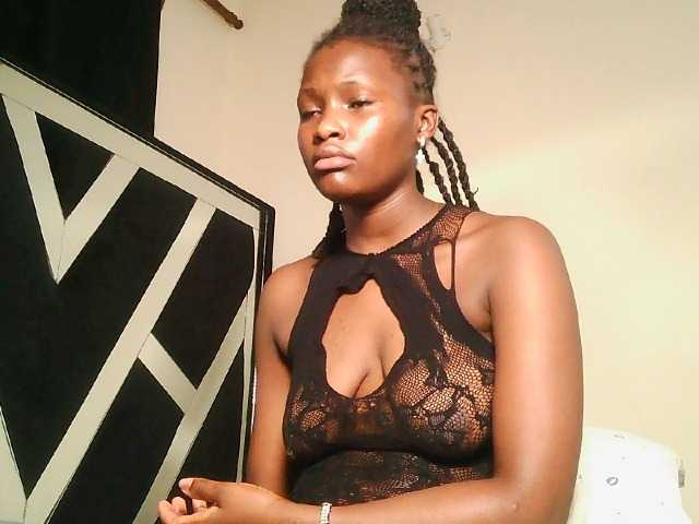 Oliviablue live cam on BongaCams