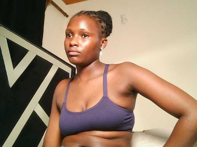 Oliviablue live cam on BongaCams