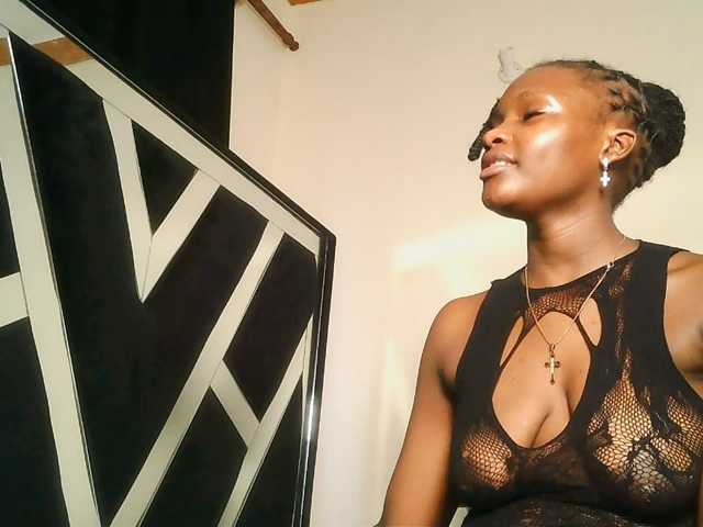 Oliviablue live cam on BongaCams