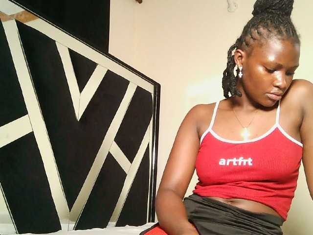 Oliviablue live cam on BongaCams