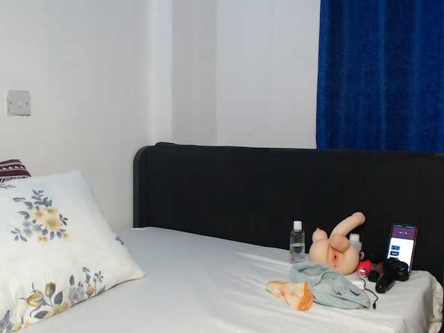 Oliviablue live cam on BongaCams