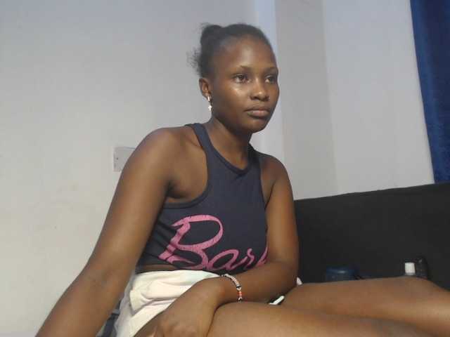 Oliviablue live cam on BongaCams