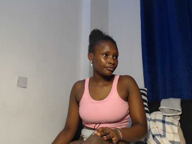 Oliviablue live cam on BongaCams