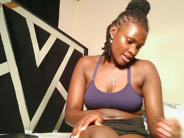 Oliviablue live cam on BongaCams