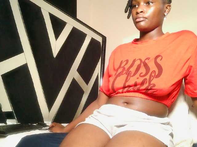 Oliviablue live cam on BongaCams