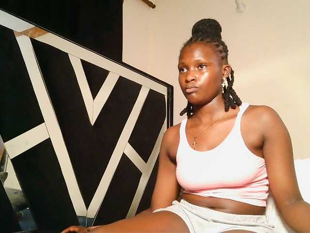 Oliviablue live cam on BongaCams