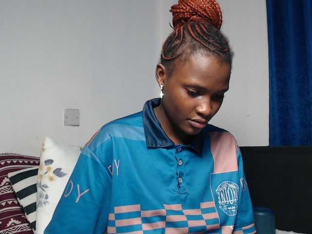 Oliviablue live cam on BongaCams
