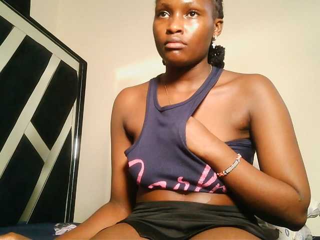 Oliviablue live cam on BongaCams