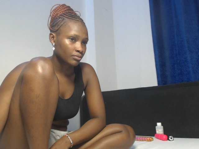 Oliviablue live cam on BongaCams