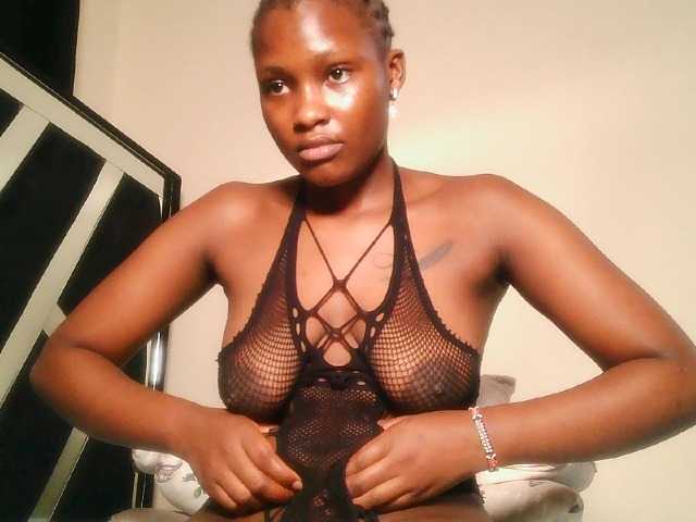 Oliviablue live cam on BongaCams