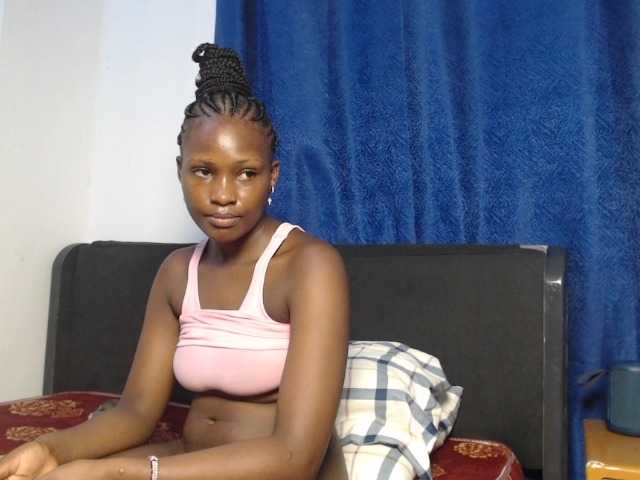 Oliviablue live cam on BongaCams
