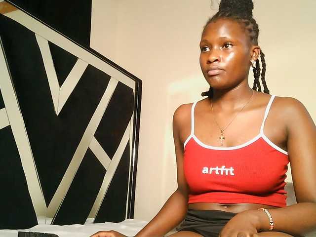 Oliviablue live cam on BongaCams