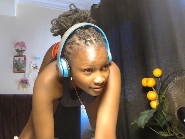 Oliviablue live cam on BongaCams
