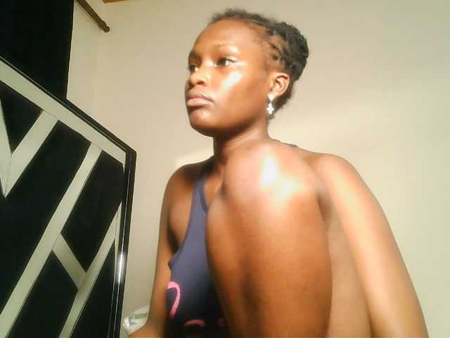 Oliviablue live cam on BongaCams