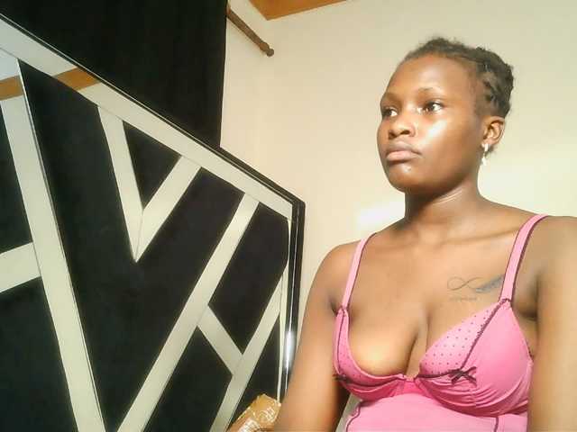 Oliviablue live cam on BongaCams