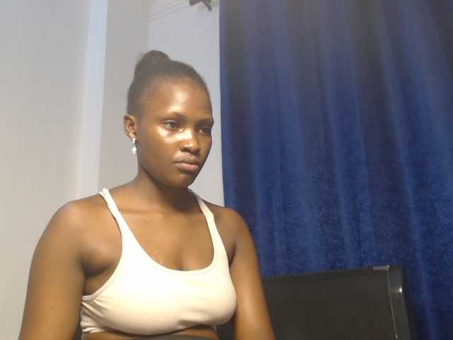 Oliviablue live cam on BongaCams