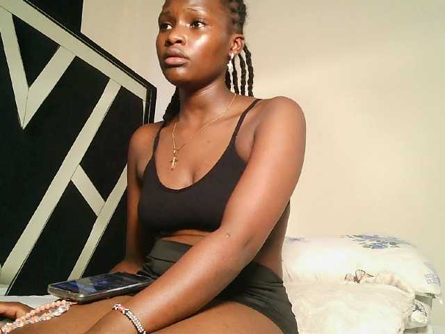 Oliviablue live cam on BongaCams