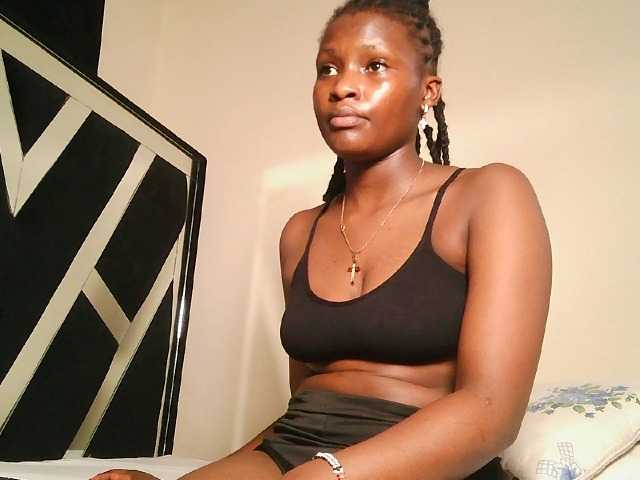 Oliviablue live cam on BongaCams