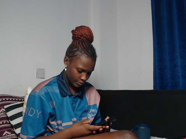 Oliviablue live cam on BongaCams