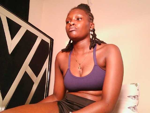 Oliviablue live cam on BongaCams