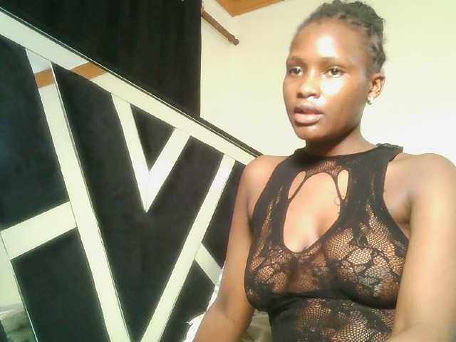 Oliviablue live cam on BongaCams