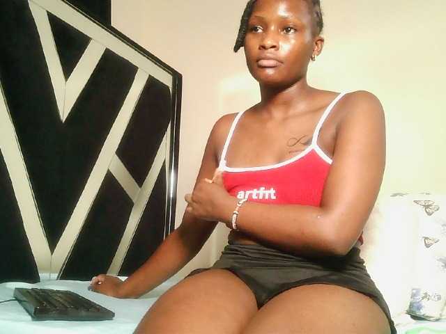 Oliviablue live cam on BongaCams