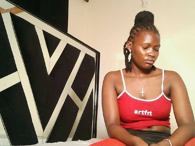Oliviablue live cam on BongaCams